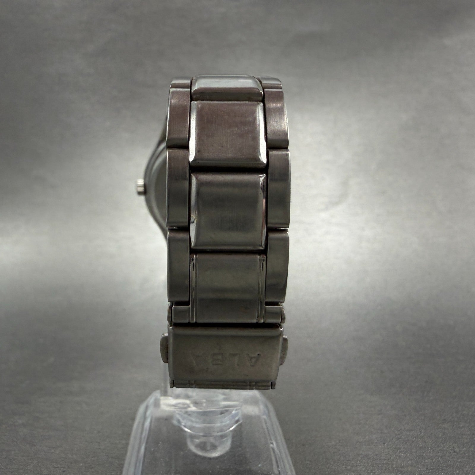 Seiko Alba Solar Watch Men 36mm Silver Dial Silver Tone Daydate V158-0AX0 Runs7