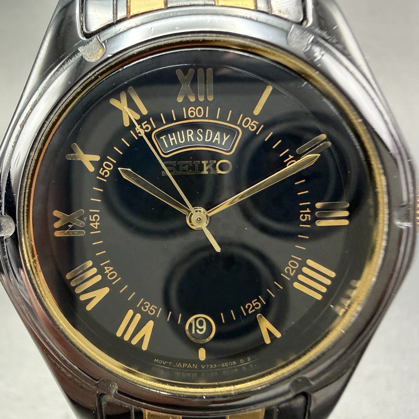 Seiko Watch Men 35mm Black Dial Black & Gold Tone Daydate V733-6C49 New Battery21