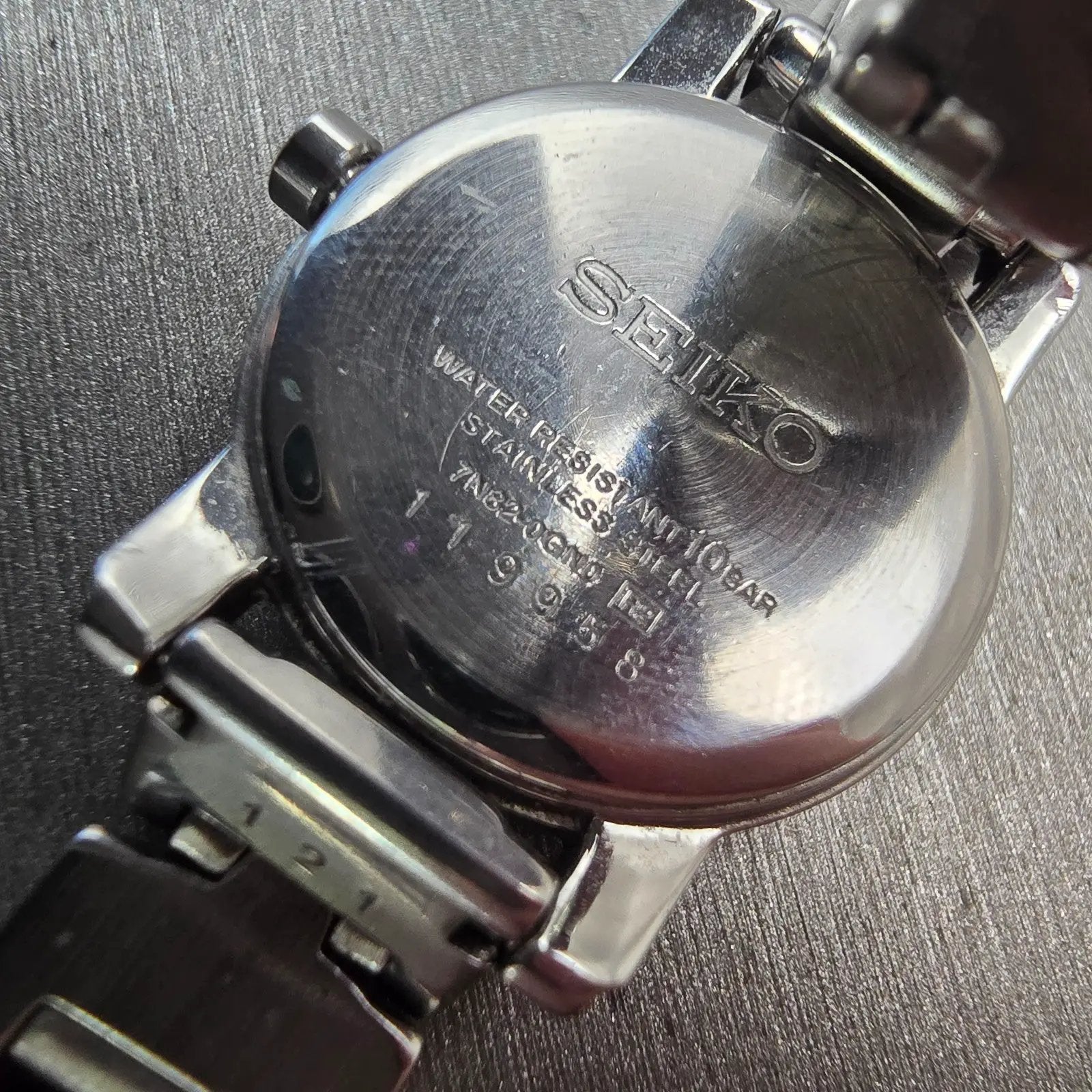 Seiko Watch Women 24mm White Dial Silver Tone Date Round 7N82-0GN0 New Battery10