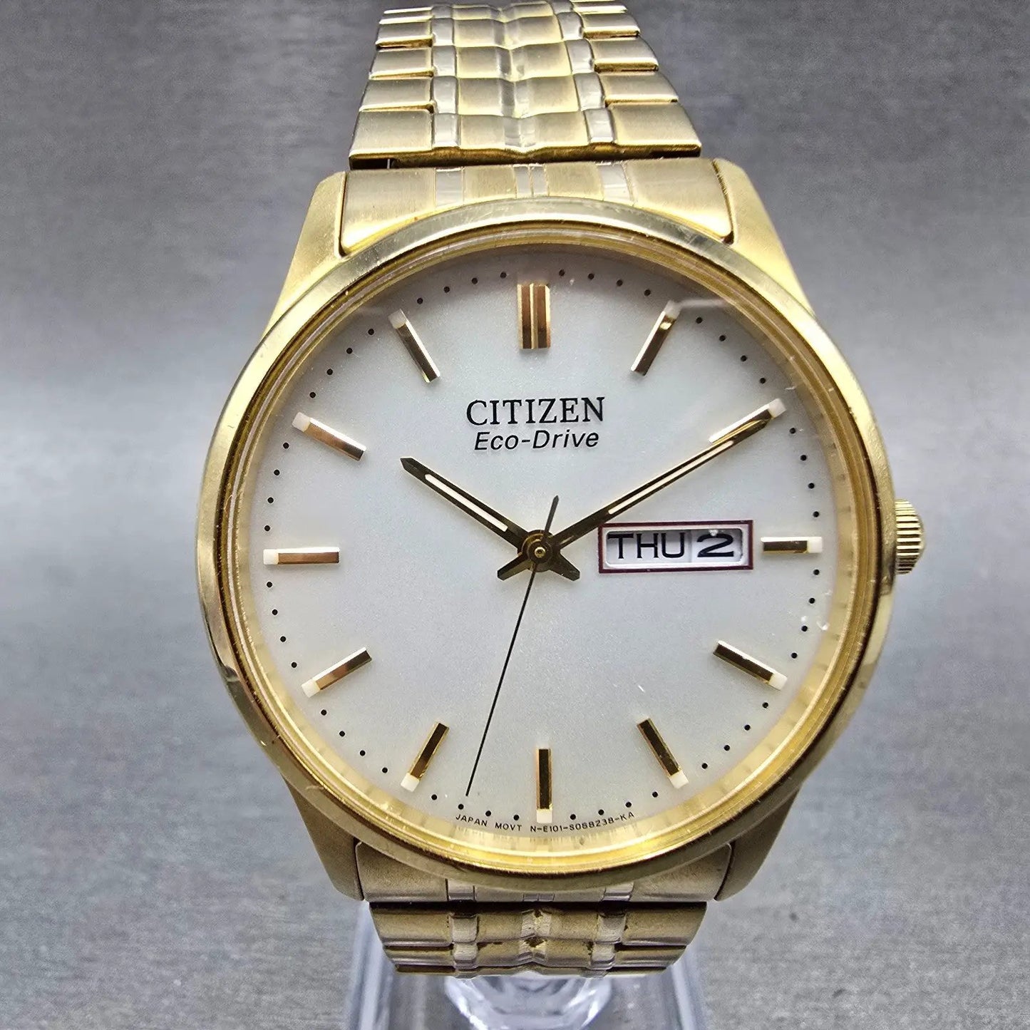Citizen Eco-Drive Watch Men 36mm White Dial Gold Tone Daydate E101-S058023 RunsK0