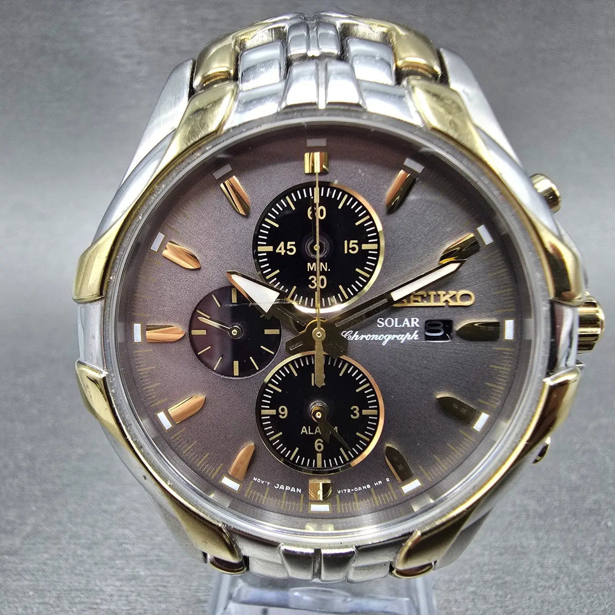 Seiko Excelsior Solar Chronograph Watch Men 44mm Gray Dial Two Tone Date Round F0