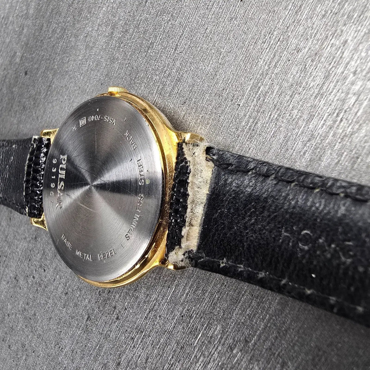 Seiko Pulsar Watch Men 31mm Gold Dial Gold Tone Round V515-7040 New Battery11