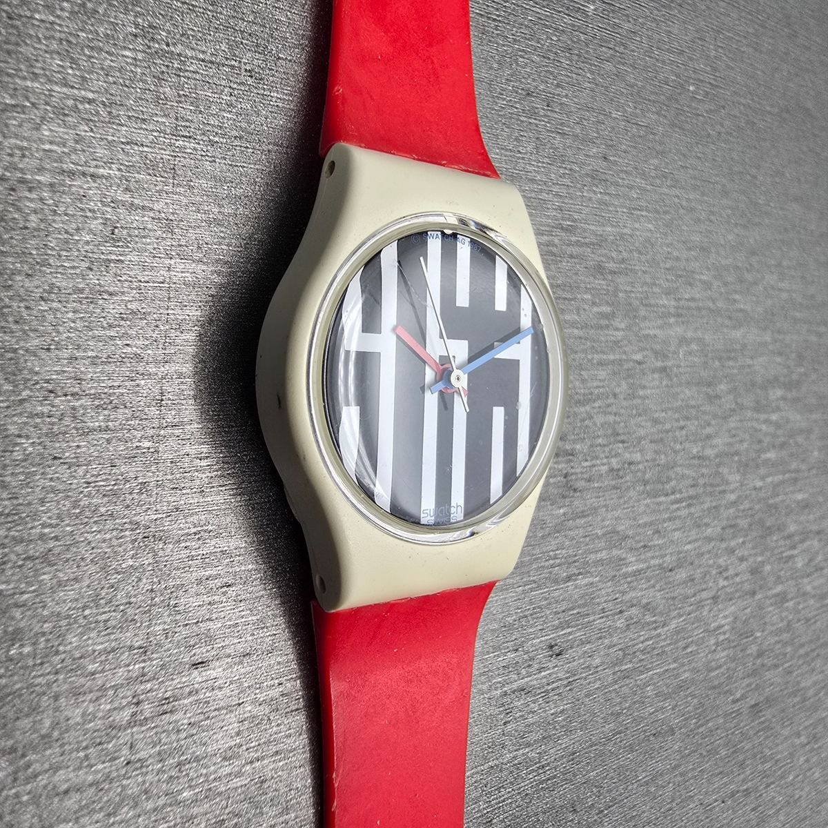 Swatch Speedlimit Watch Women 25mm Black Dial White Case Round LW117 New Battery5