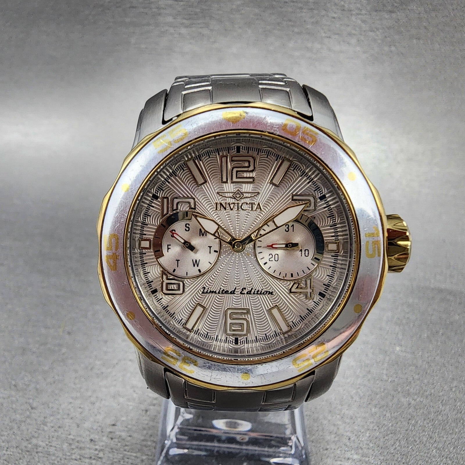 Invicta Pro Diver Watch Women 38mm White Dial Two Tone Daydate Round New Battery0