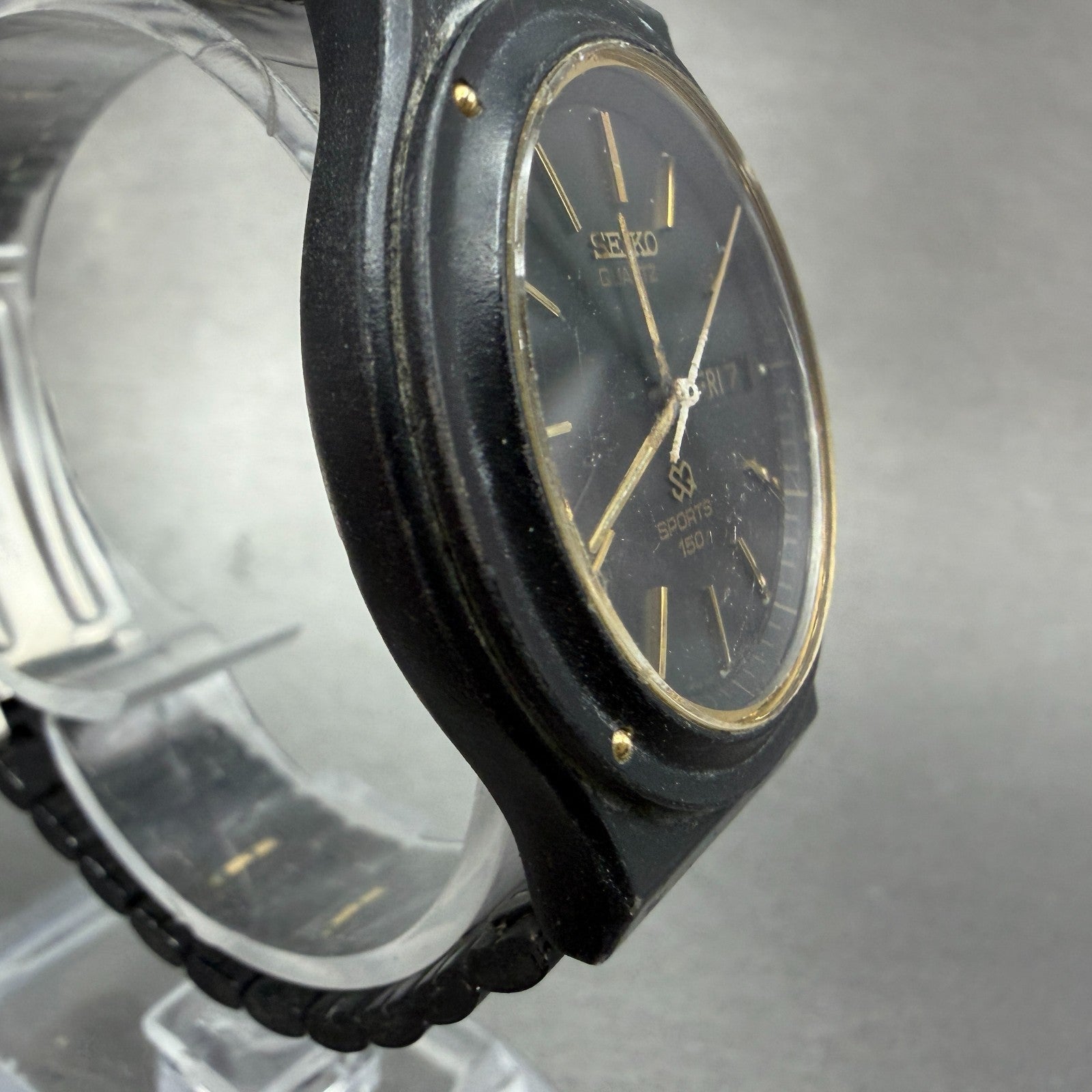 Seiko SQ Sports 150m Watch Men 37mm Black Dial Black & Gold Tone Daydate PARTS4