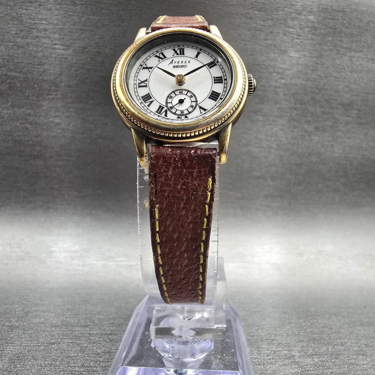 Seiko Avenue Watch Women 24mm White Dial Gold Tone Round 2K22-0090 New Battery5