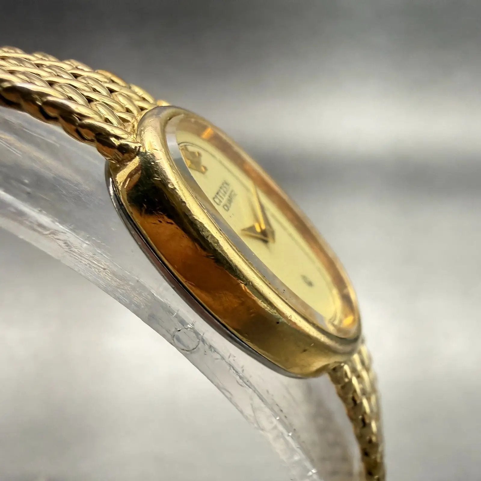 Citizen CQ Watch Women 13mm Champagne Dial Gold Tone Oval 2200-4-950461 New Batt3