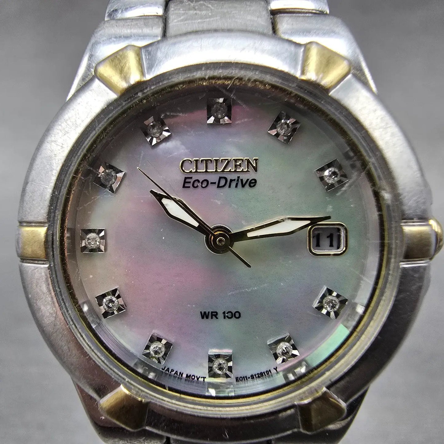 Citizen Eco-Drive Watch Women 26mm MOP Dial Two Tone Date E011-S064881 Runs HJ1