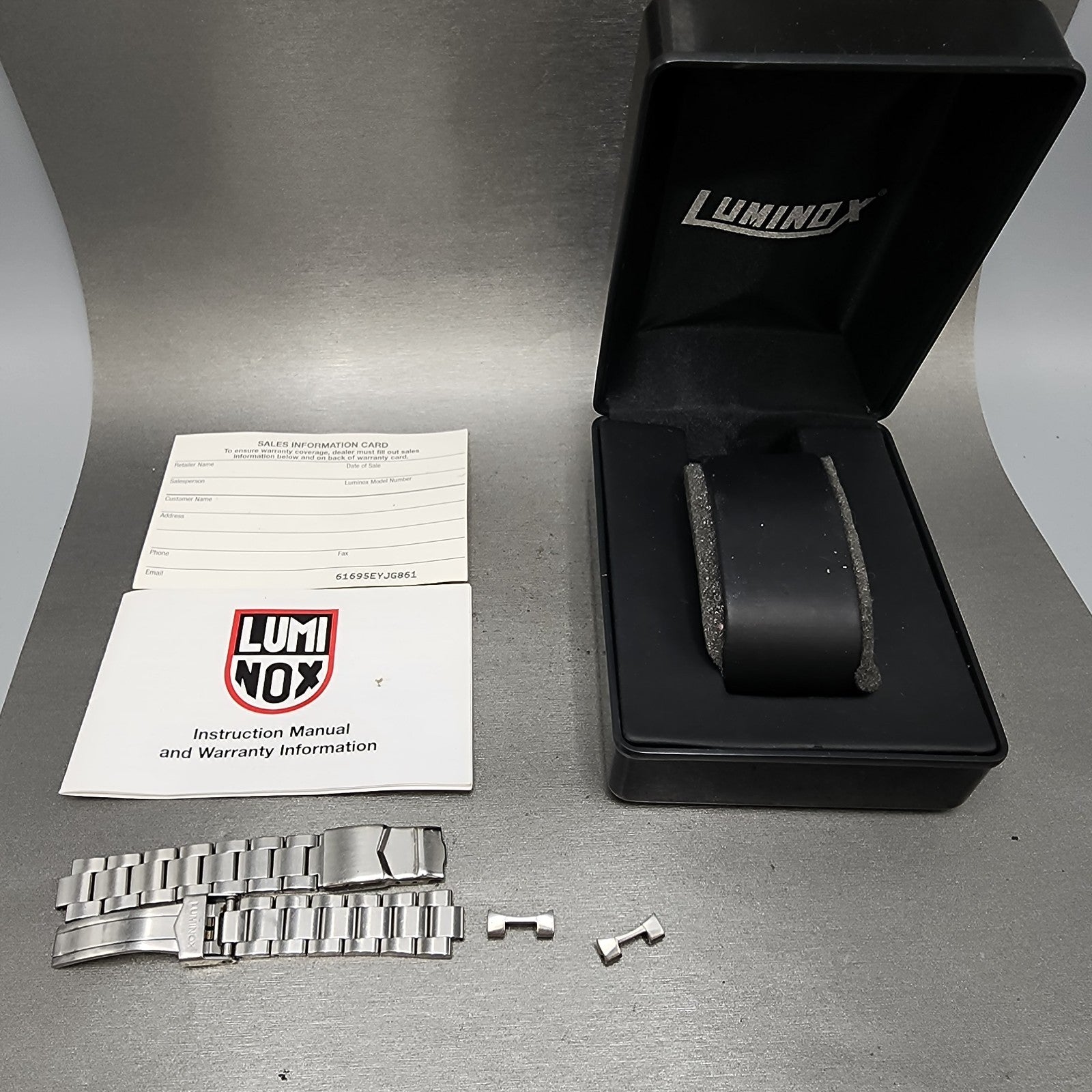 Luminox Dive Watch Women 29mm Black Dial Silver Tone Date Round 1530 New Battery11