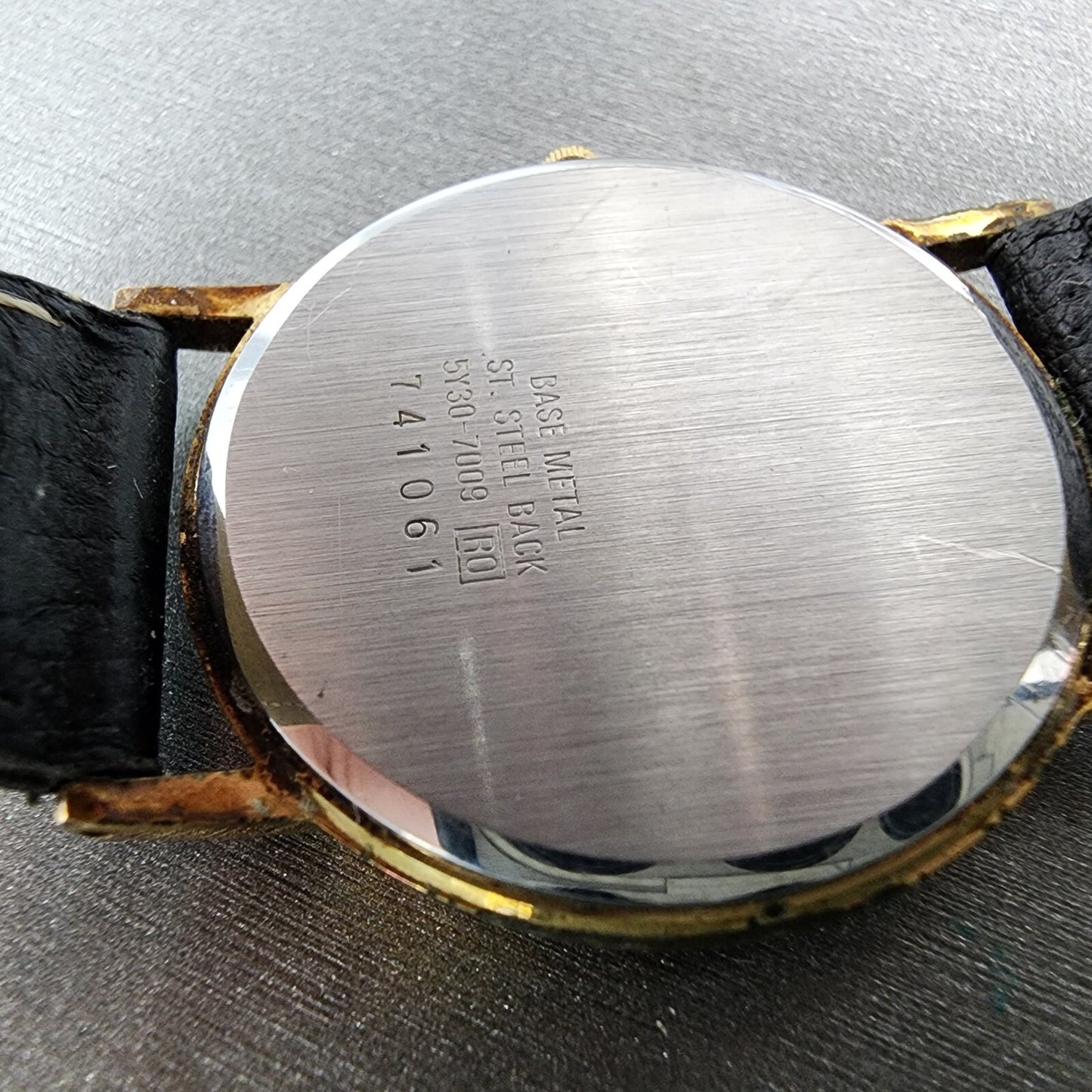 Seiko Watch Men 31mm Gray Dial Gold Tone Round 5y30-7009 New Battery