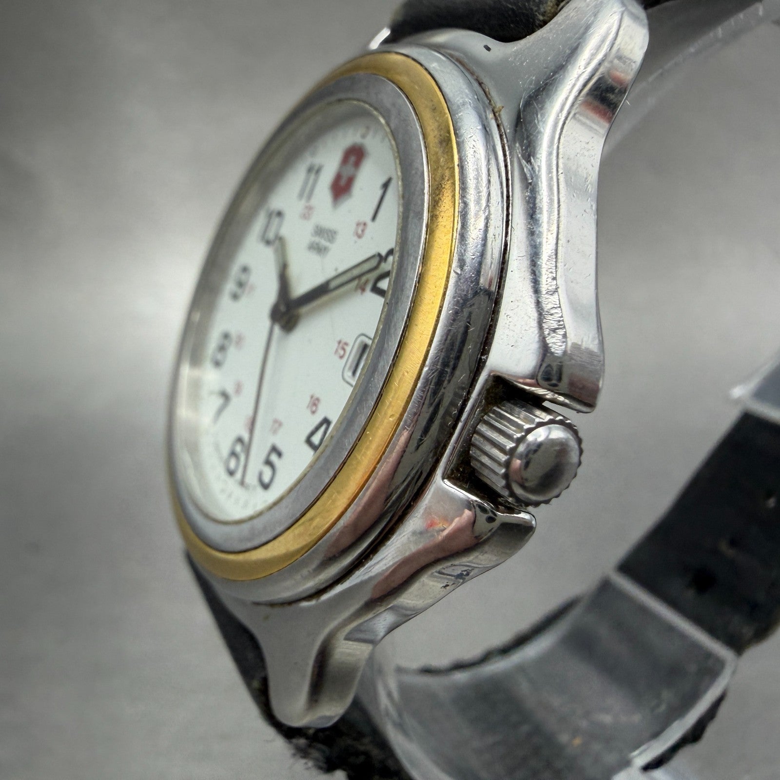Victorinox Swiss Army Officers Watch Men 39mm White Dial Two Tone Date PARTS3