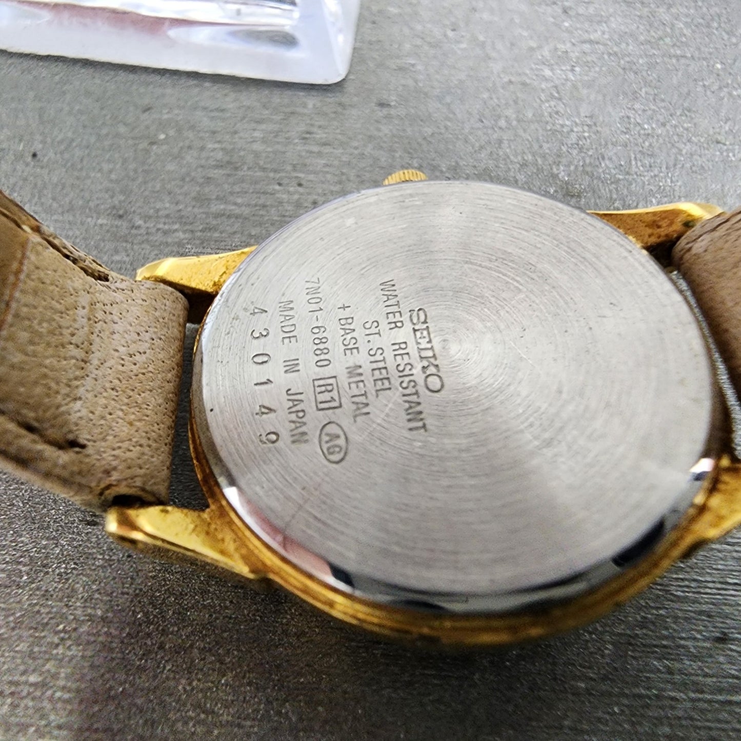 Seiko Watch Women 25mm White Dial Gold Tone 7n016880 New Battery9