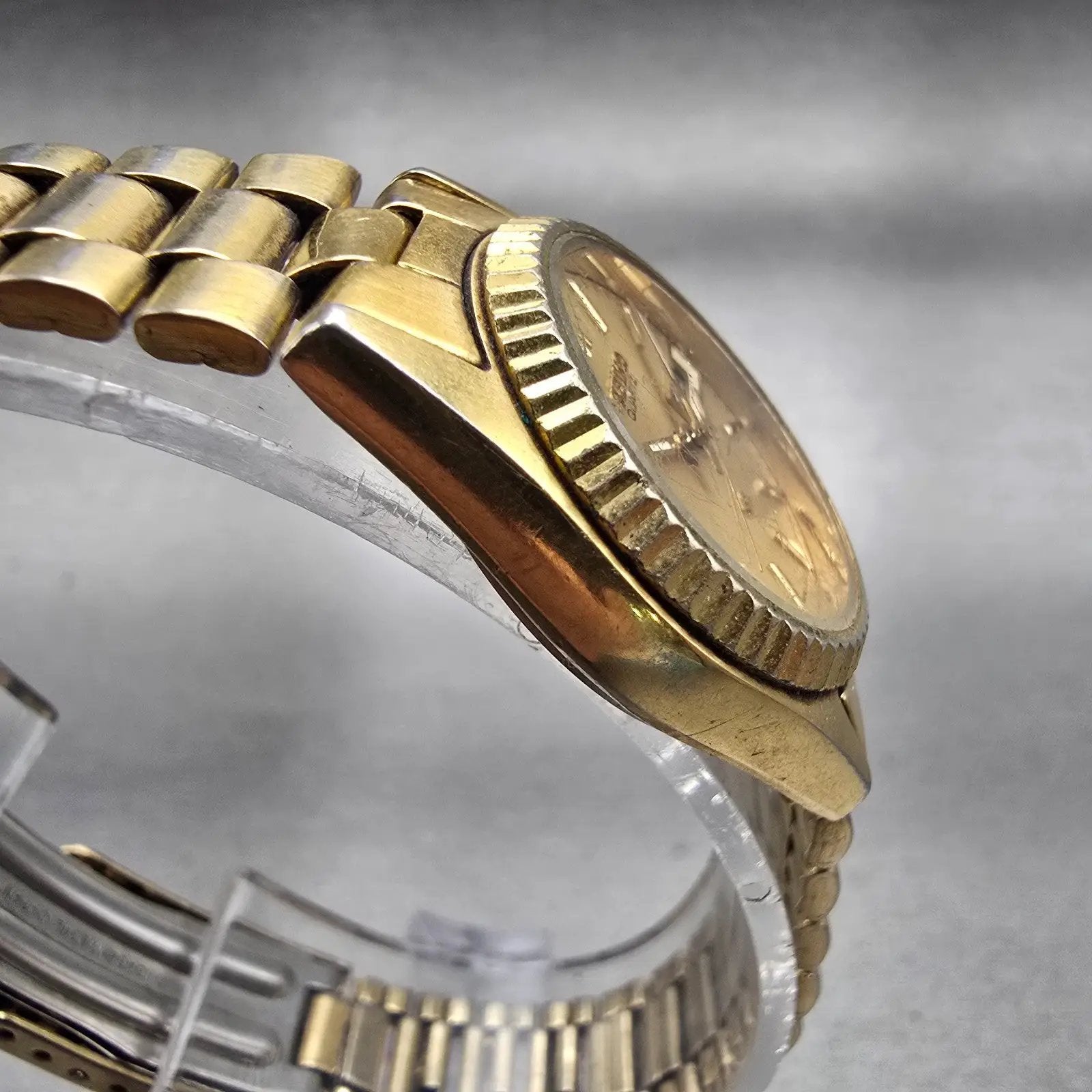 Seiko SQ Watch Women 24mm Gold Dial Gold Tone Daydate Round 3E23-0A60 New Batt3