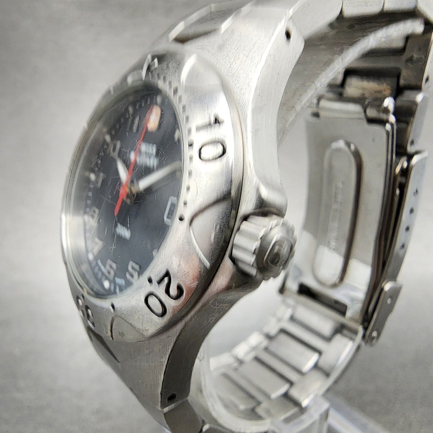 Swiss Military Dive Watch Women 31mm Blue Dial Silver Tone date Round New Batt2