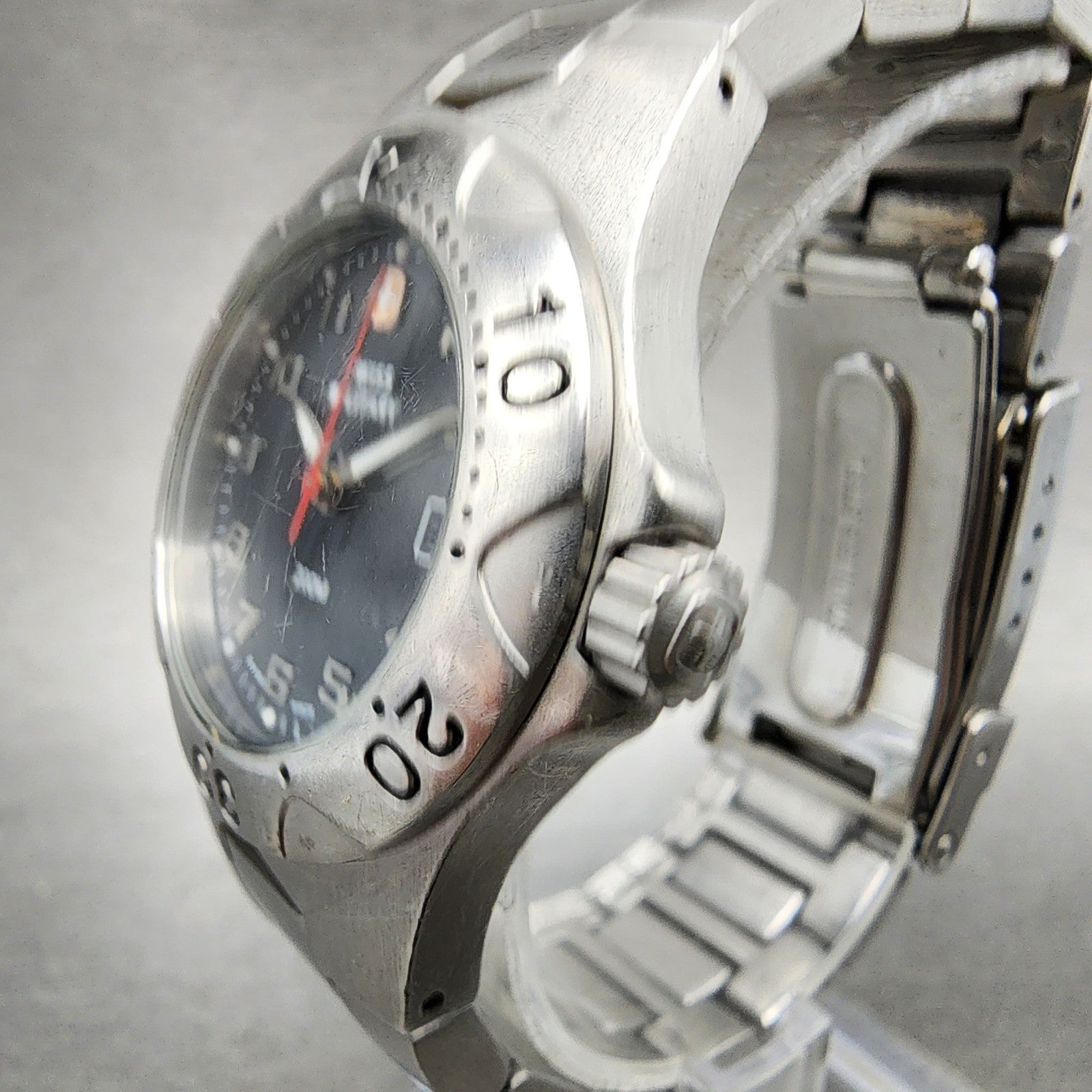 Swiss Military Dive Watch Women 31mm Blue Dial Silver Tone date Round New Batt2
