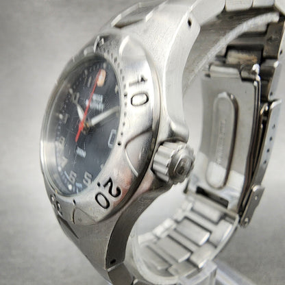 Swiss Military Dive Watch Women 31mm Blue Dial Silver Tone date Round New Batt2