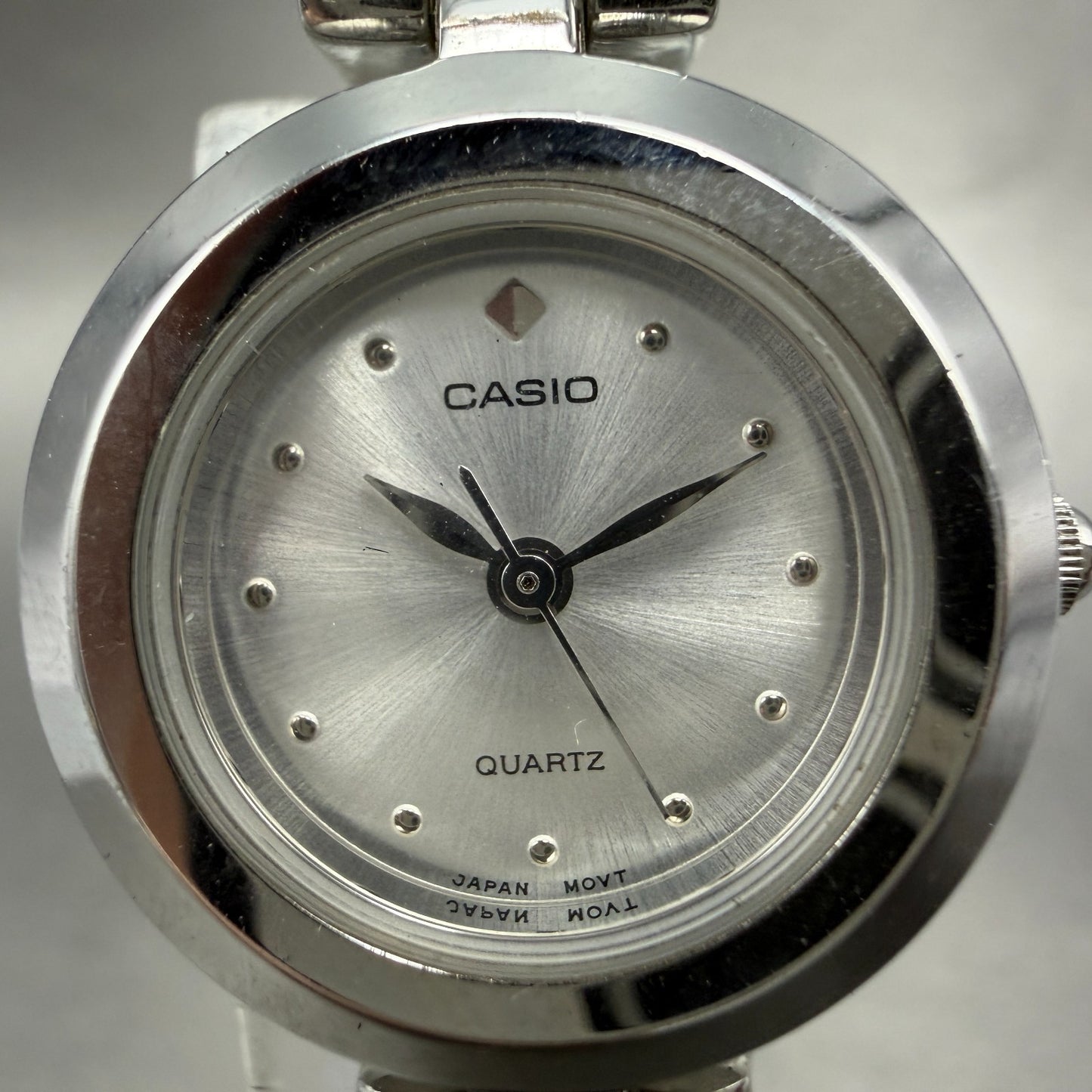 Casio Watch Women 24mm Silver Dial Silver Tone Round LTP-2025 New Battery1