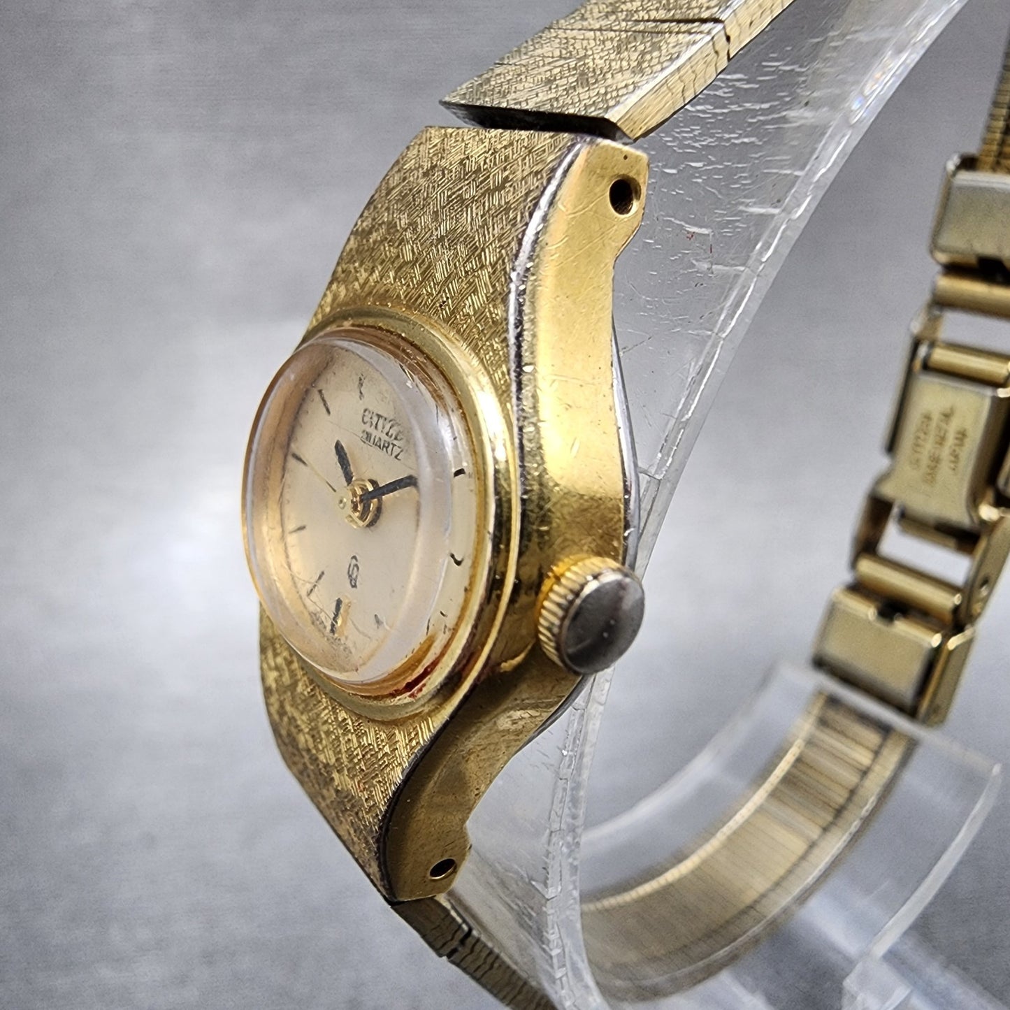 Citizen CQ Watch Women 18mm Champagne Dial Gold Tone 2030202791 New Battery2
