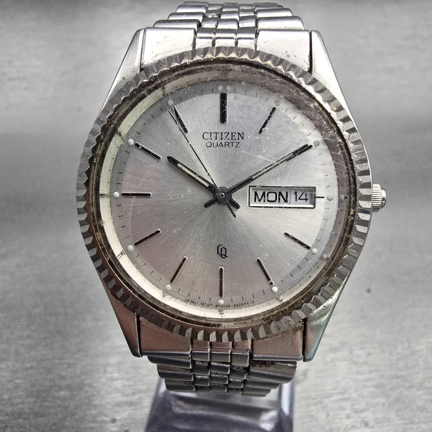Citizen CQ Watch Men 35mm Silver Dial Silver Tone Daydate 1102-R12527 New Batt0