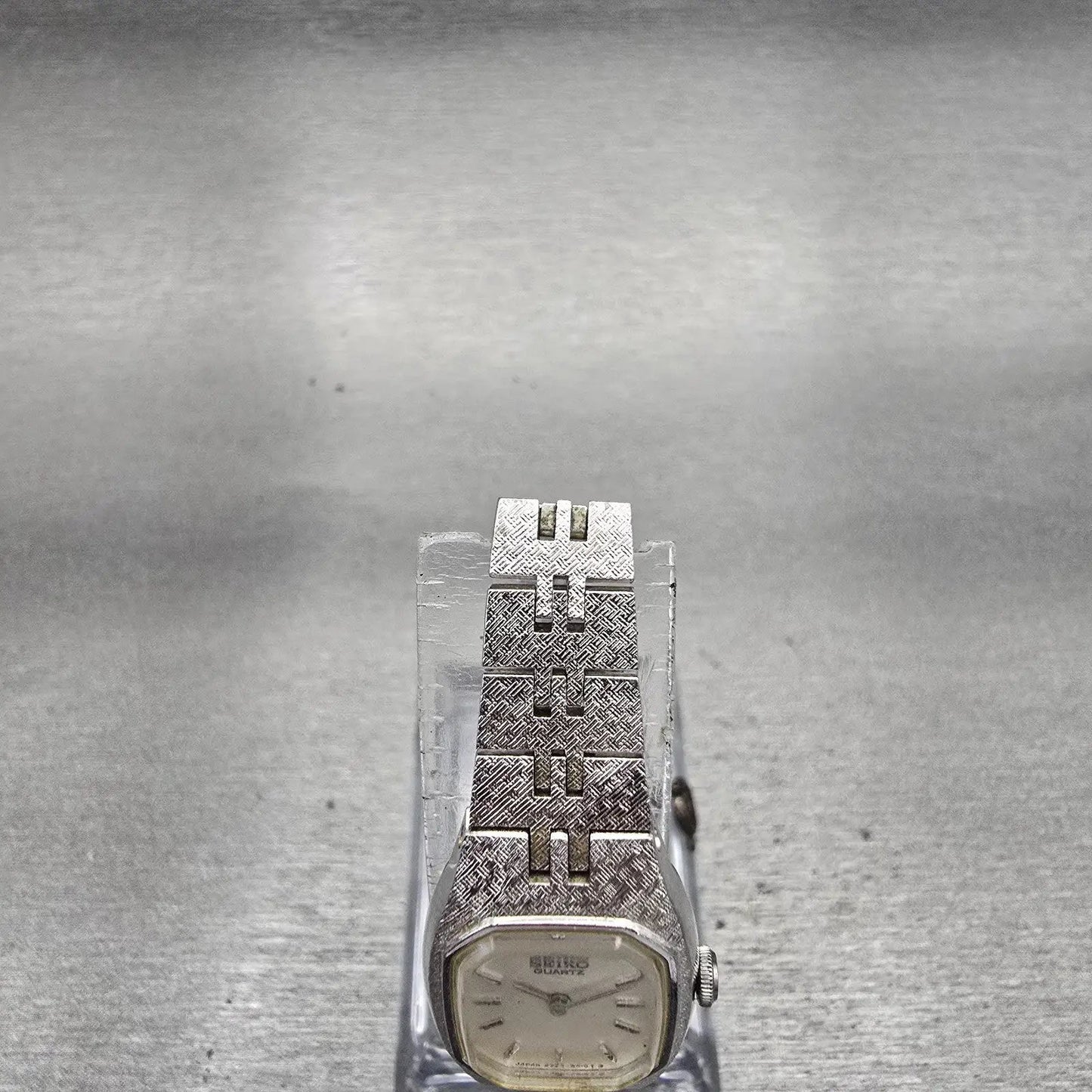 Seiko Watch Women 17mm Silver Dial Silver Tone Oval 2320-6469 New Battery VTG4