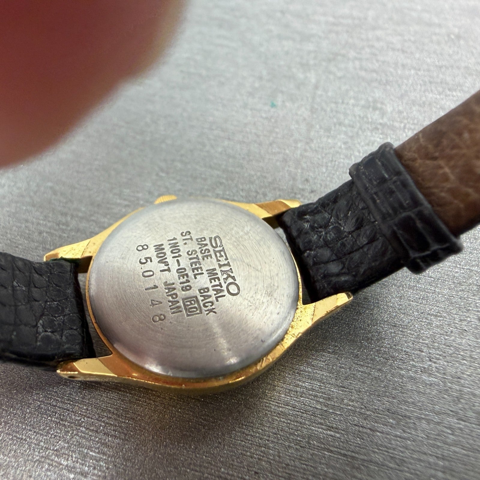 Seiko Watch Women 21mm Black Dial Gold Tone Round 1n01-0e20 New Battery Vintage9