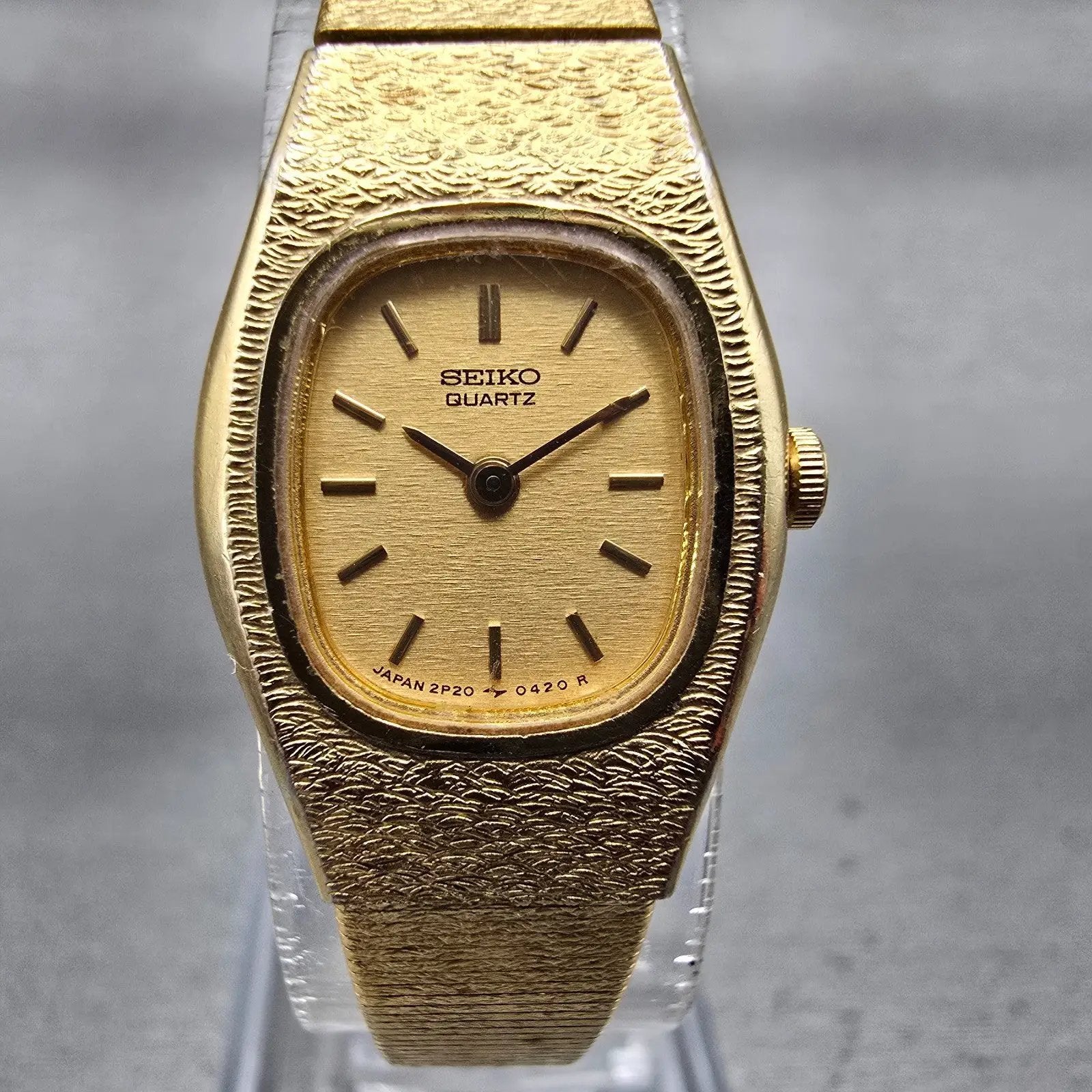 Seiko Watch Women 17mm Gold Dial Gold Tone Oval 2P20-5259 New Battery Vintage1