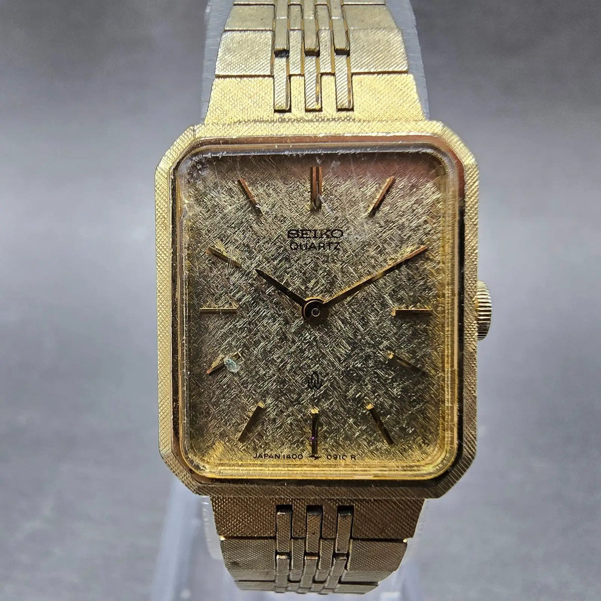 Seiko Tank Watch Women 17mm Champagne Dial Gold Rectangle 1400-5540 New Battery0