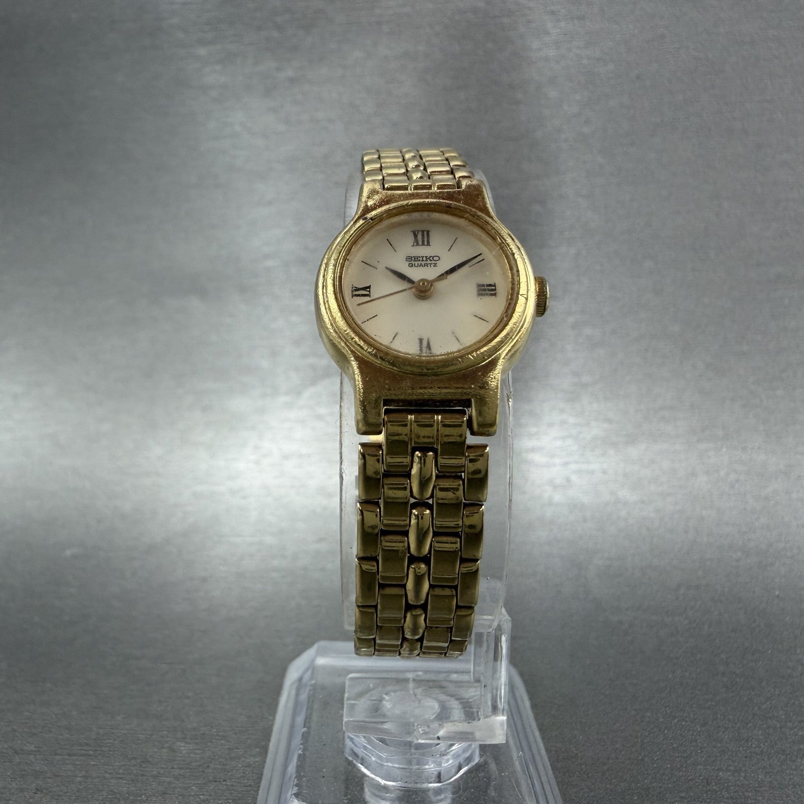 Seiko Watch Women 19mm White Dial Gold Tone Round V4010518 New Battery5