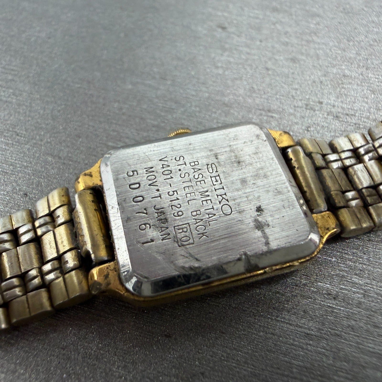 Seiko Tank Watch Women 18mm Champagne Dial Gold Tone Rectangle V401-5129 NewBatt9