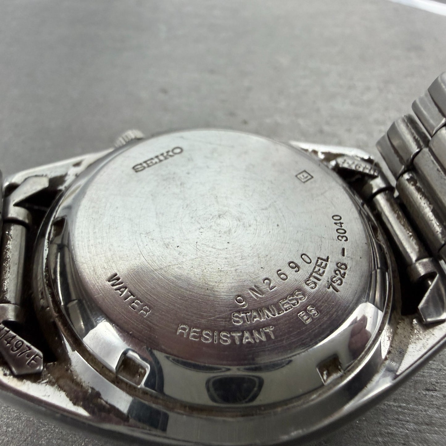 Seiko 5 Automatic Watch Men 37mm Silver Dial Silver Tone Daydate 7S26-3040 PARTS10