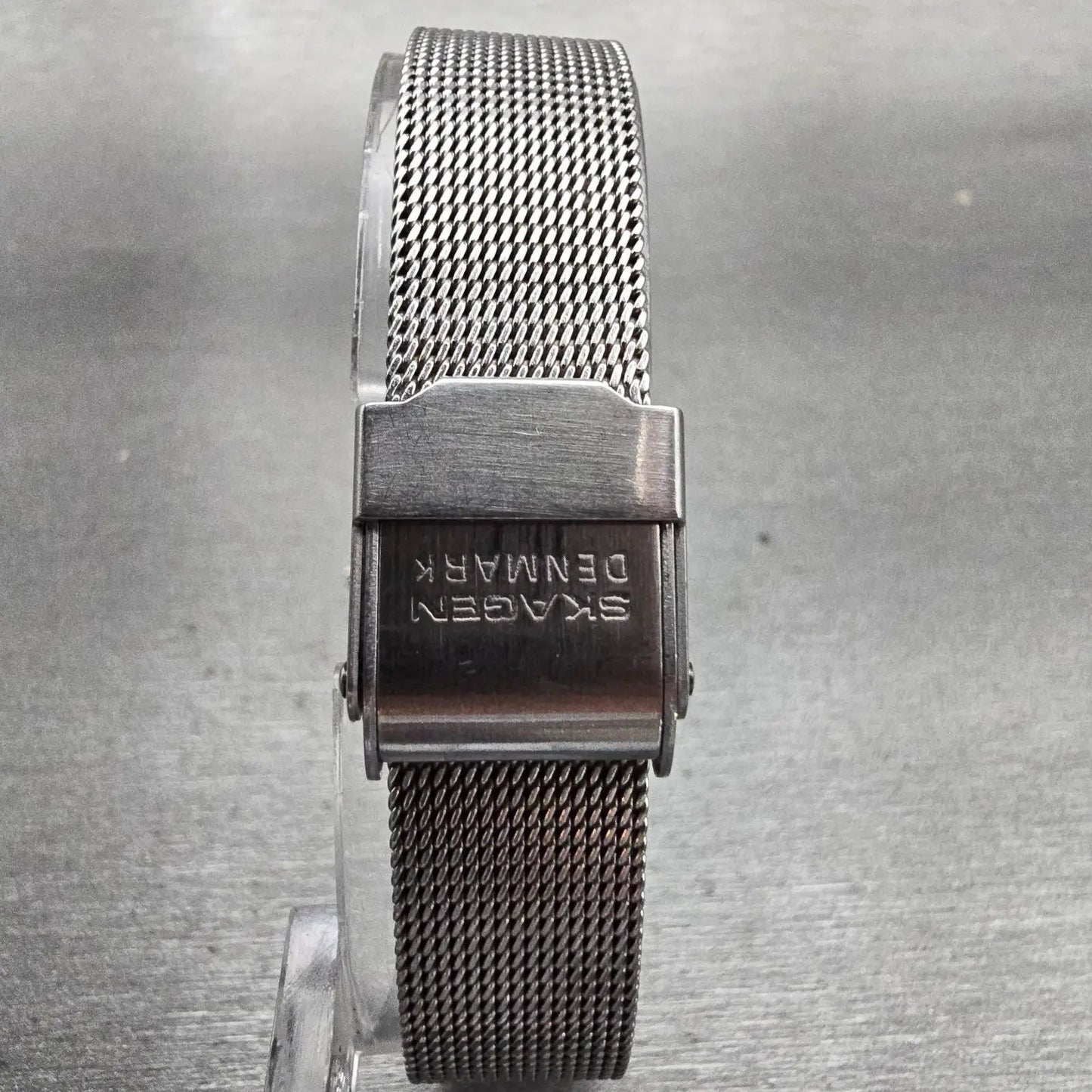Skagen Denmark Watch Women 28mm Silver Dial Two Tone Date Round 16SGS New Batt7