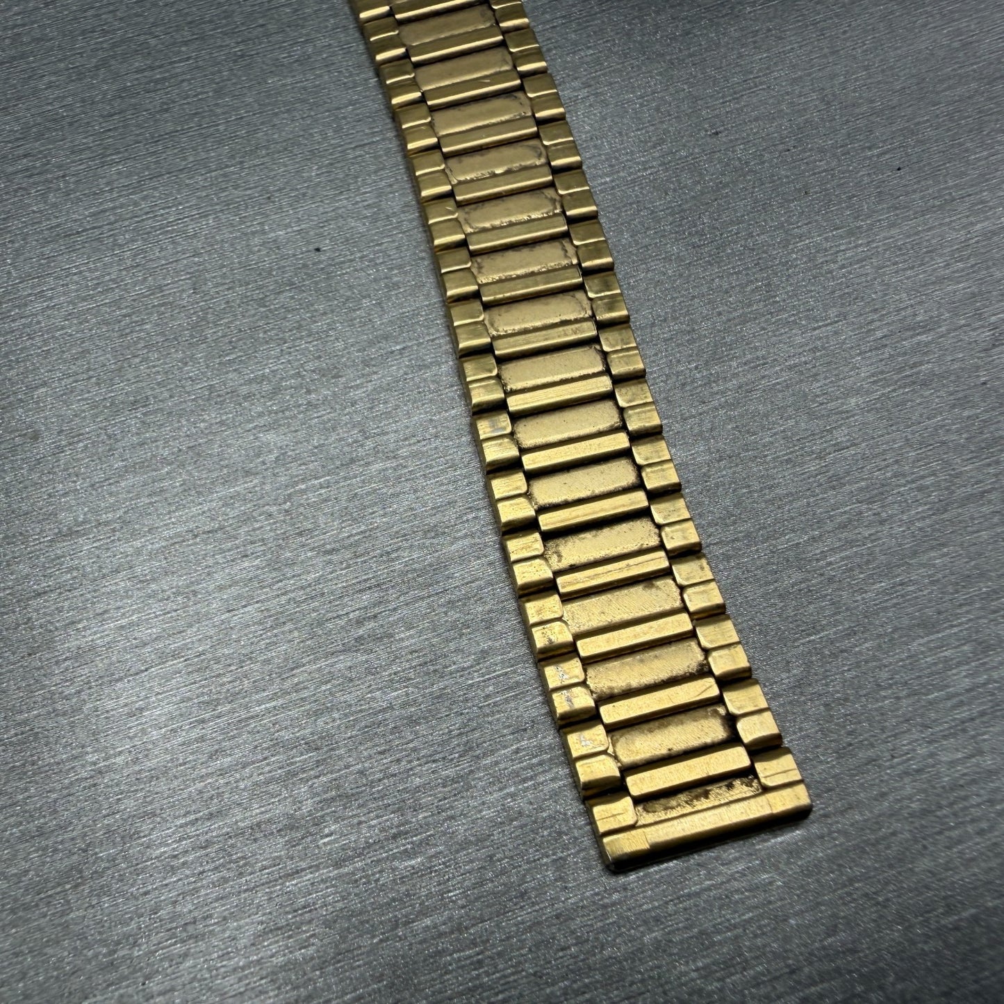 Seiko Bracelet 18mm Gold Tone Stainless Steel MISSING A PIECE Z1355L VTG9