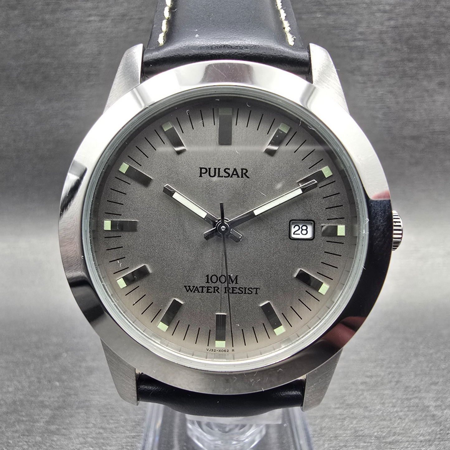 Seiko Pulsar Watch Men 39mm Silver Dial Silver Tone Date VJ32-X044 New Battery0