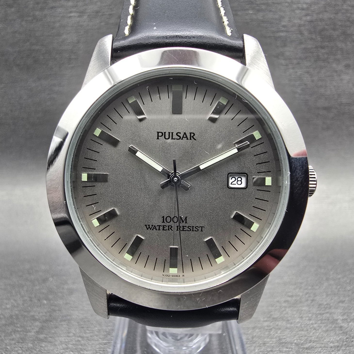 Seiko Pulsar Watch Men 39mm Silver Dial Silver Tone Date VJ32-X044 New Battery0
