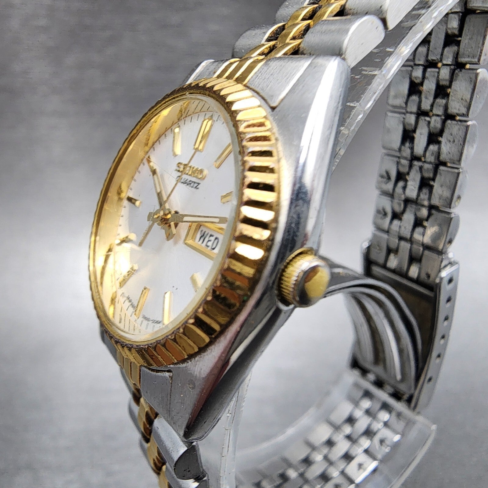 Seiko Watch Women 24mm White Dial Two Tone Daydate Round 7N830041 New Batt B1232