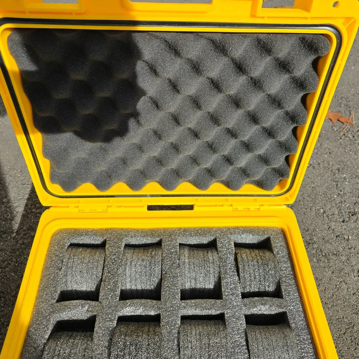 Invicta Watch Case 8 Slot Yellow Black Plastic Foam insert Handle Cary Case Y7