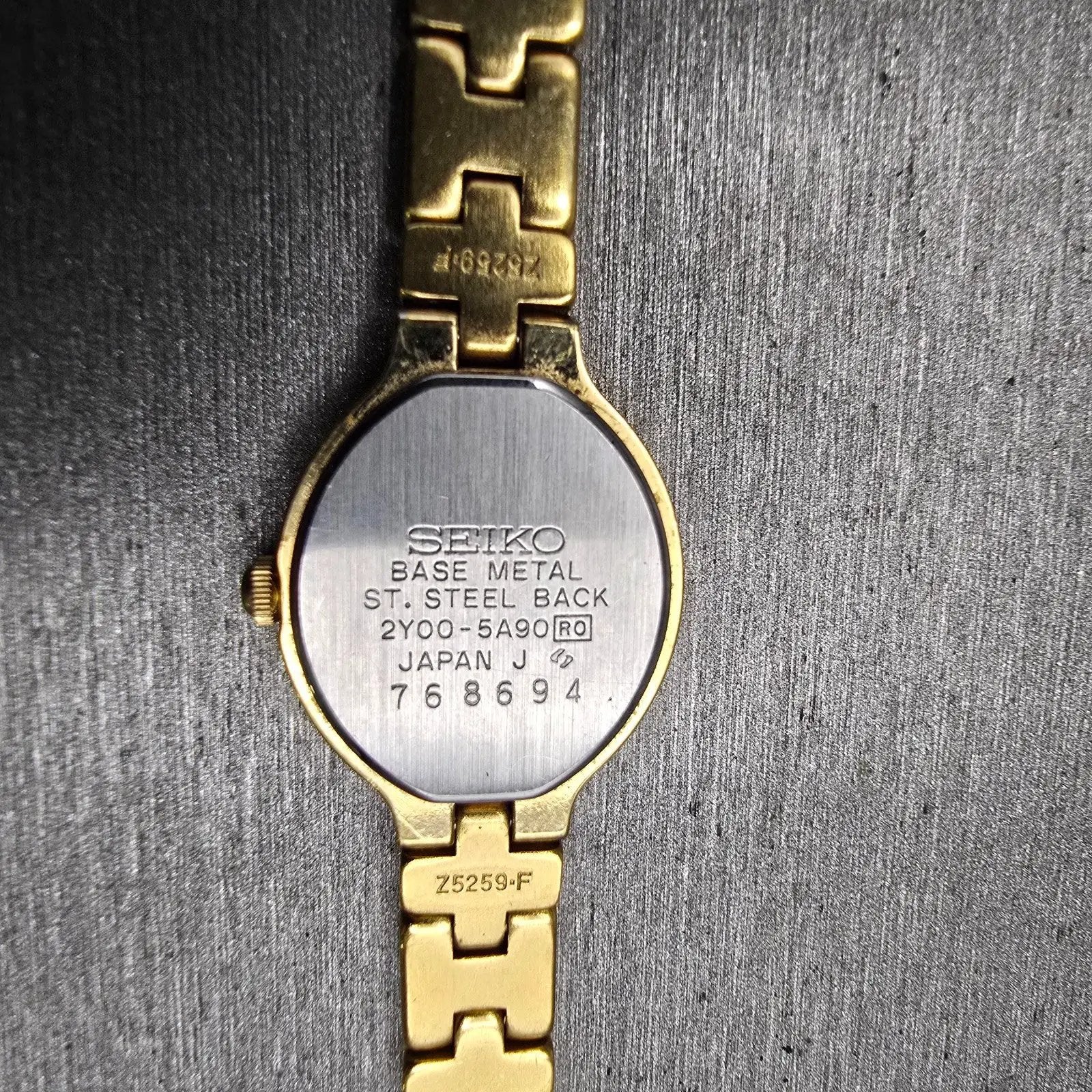 Seiko Watch Women 18mm Black Dial Gold Tone Oval 2Y00-5A90 New Battery Vintage10