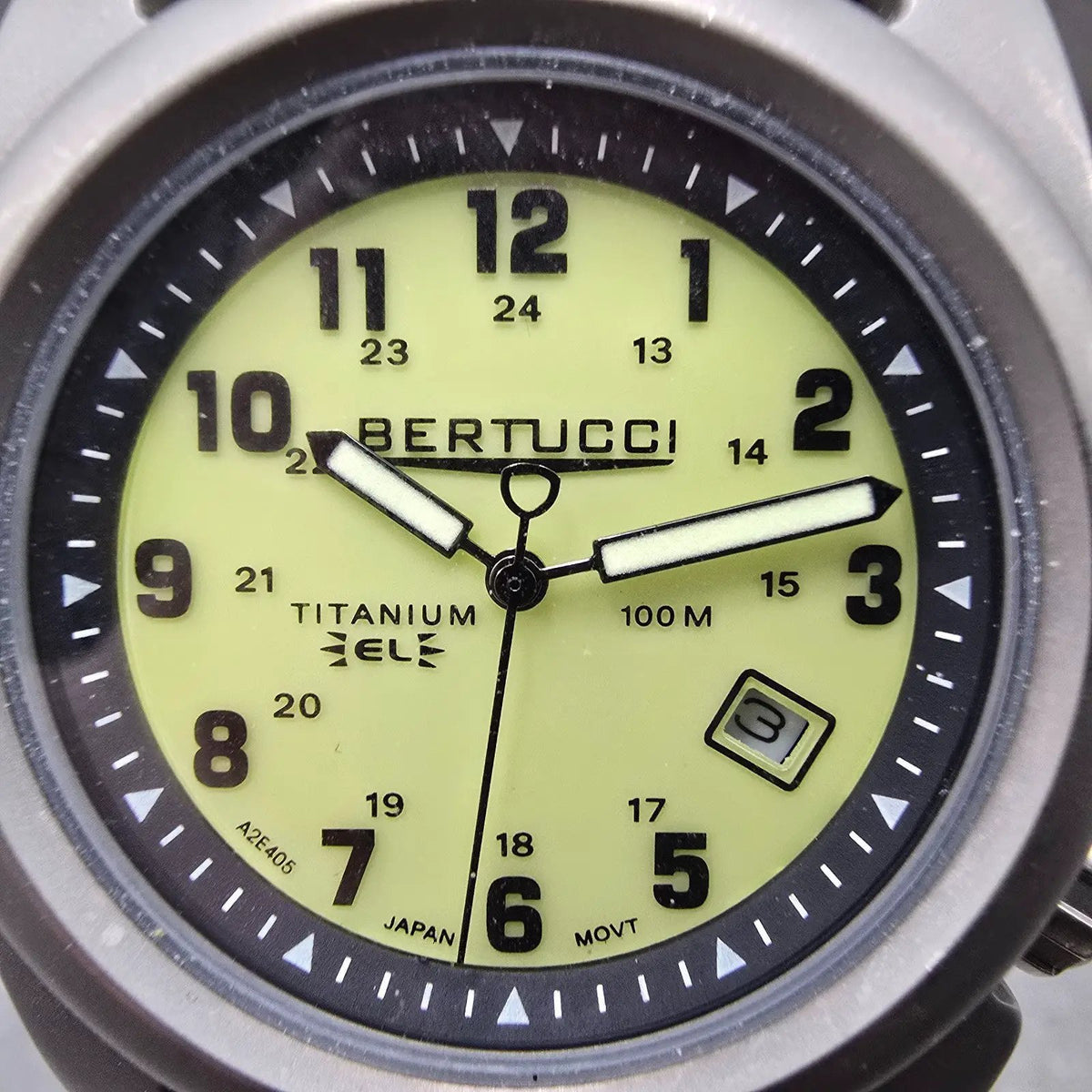 Bertucci A-2TE watch Men 40mm Green Dial Titanium Date Round New battery1