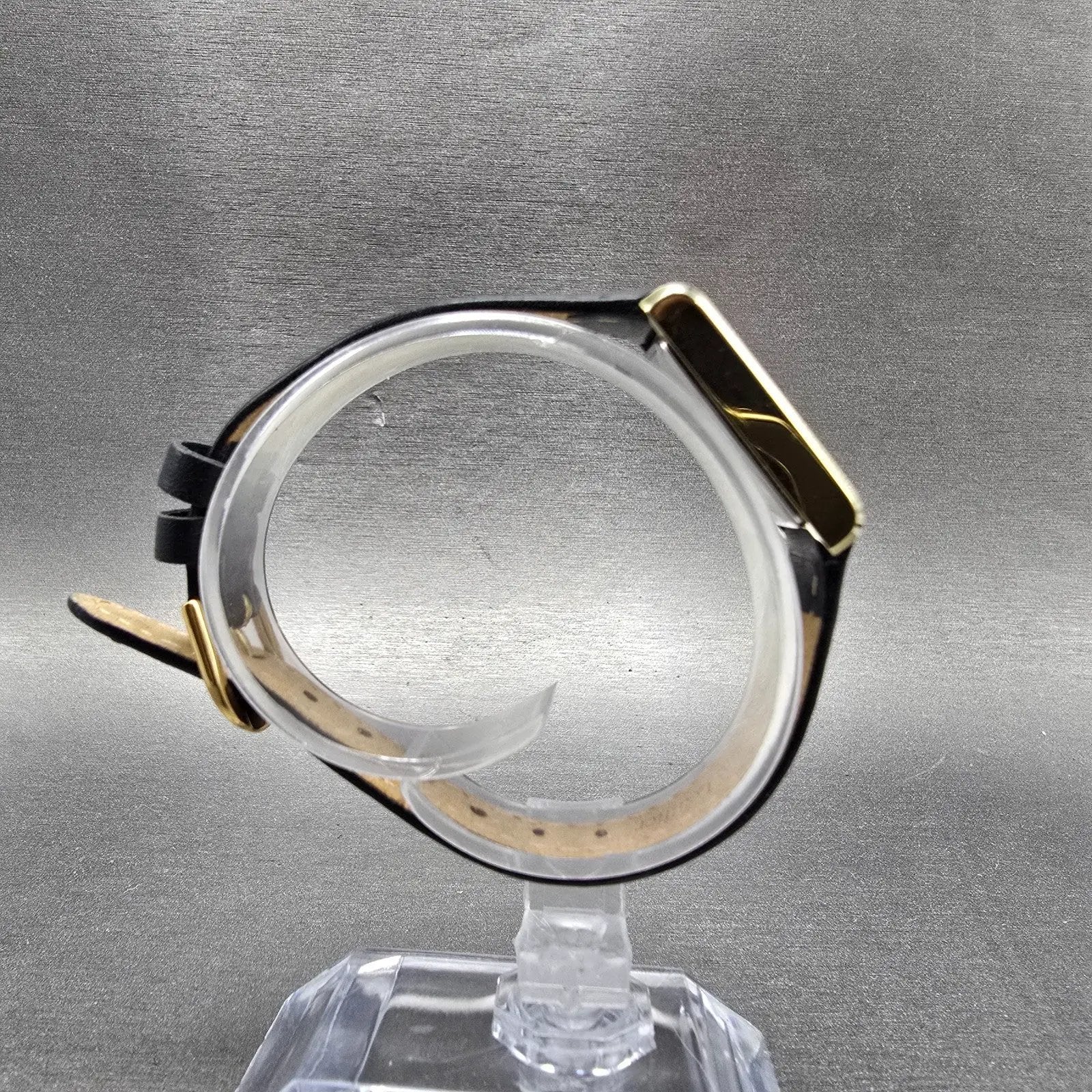Seiko Solar Tank Watch Women 18mm White Dial Gold Tone V115-0BD0 Rectangle Runs8