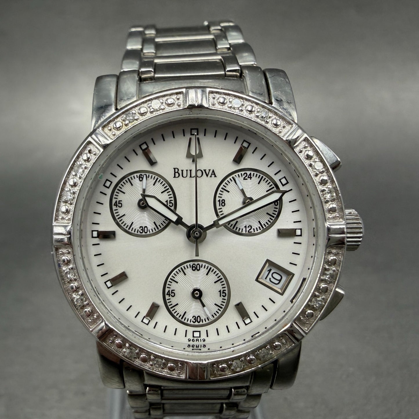 Bulova Chronograph Watch Women 30mm White Dial Silver Tone Date 96R19 New BattI50