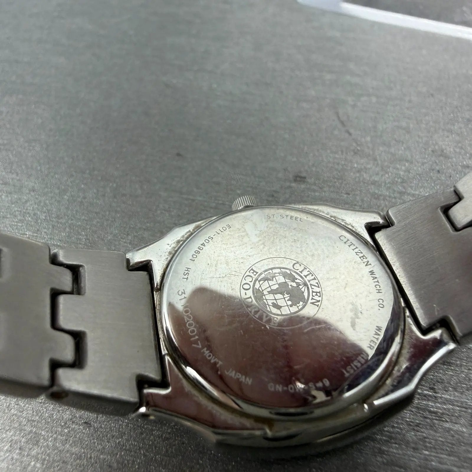 Citizen Eco-Drive Watch Women 25mm Gray Dial Silver Tone Date E011-S049601 Runs9