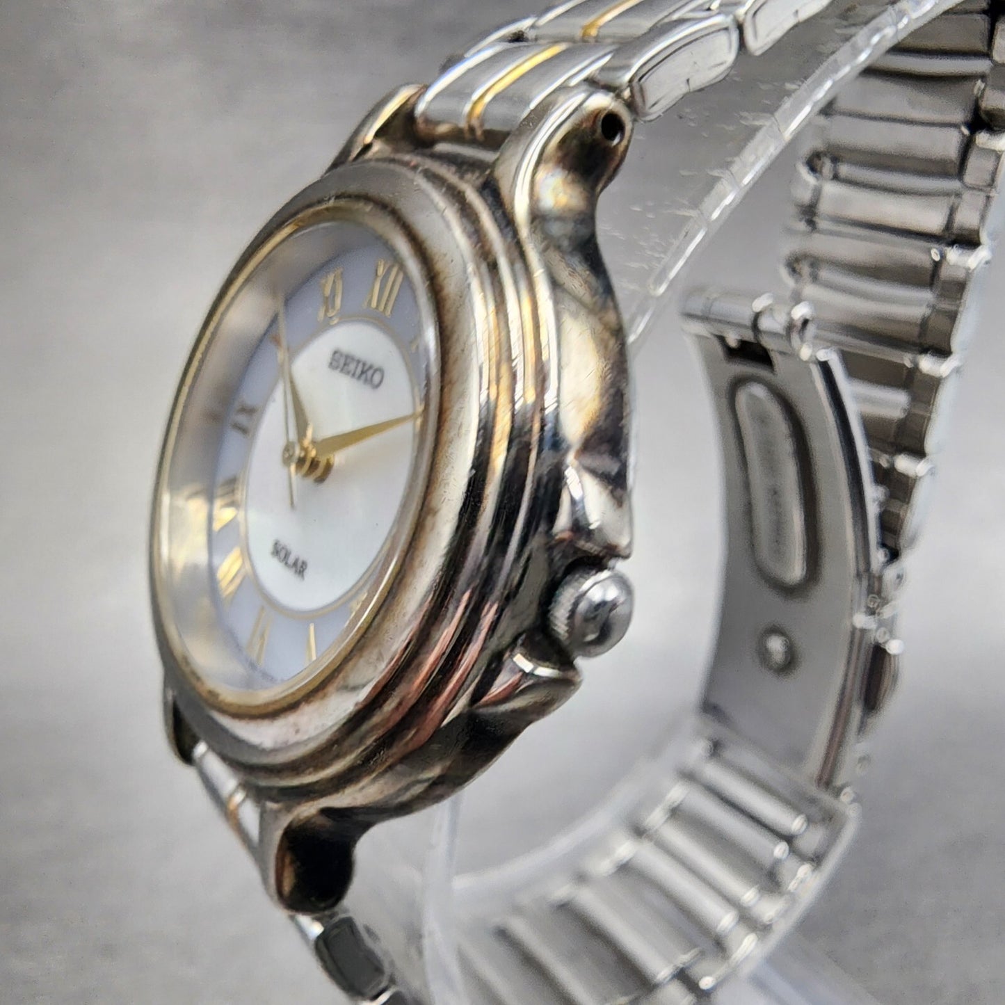 Seiko Solar Watch Women 28mm MOP Dial Two Tone Date Round V182-0C70 Runs