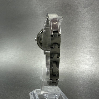 Coach Watch Women 27mm White Dial Silver Tone Round Bangle New Battery7