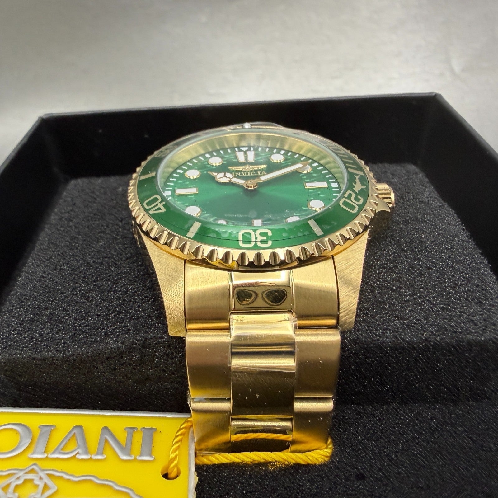 Invicta Pro Diver Watch Men 43mm Green Dial Gold Tone Bracelet Round 497022