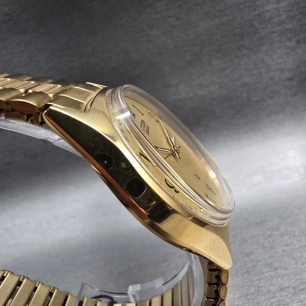 Citizen CQ Watch Men 36mm Gold Dial Gold Daydate Round 1100-S63812 New Batt NOS4