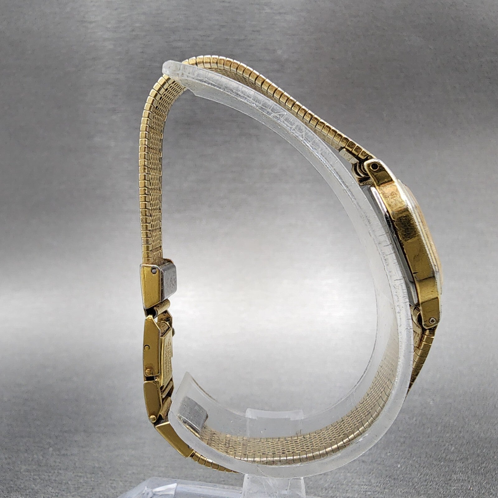 Seiko Watch Women 16mm Champagne Dial Gold Tone 2c205769 New Battery8