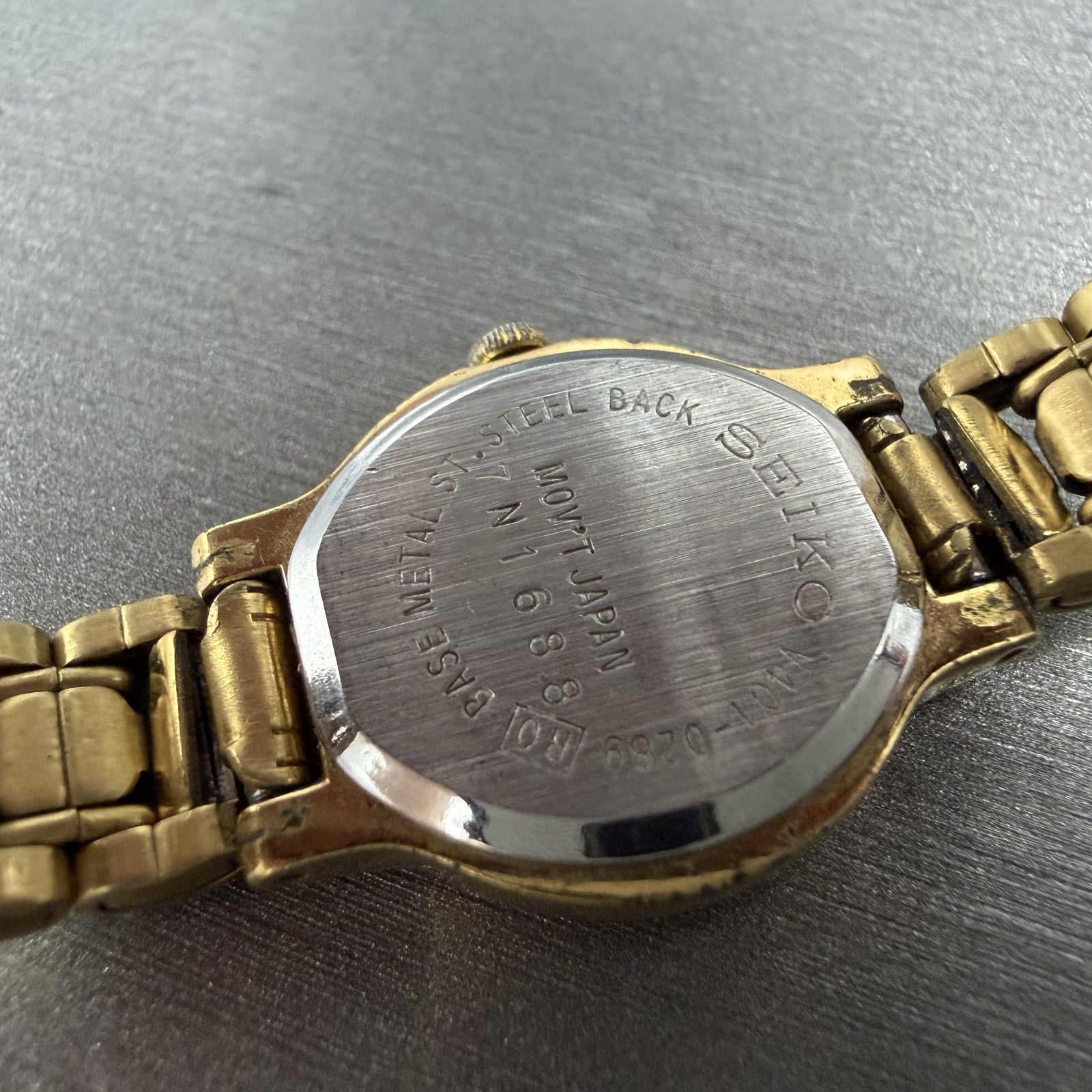 Seiko Watch Women 19mm Black Dial Gold Tone Round V401-0289 New Battery UIVCFDX9