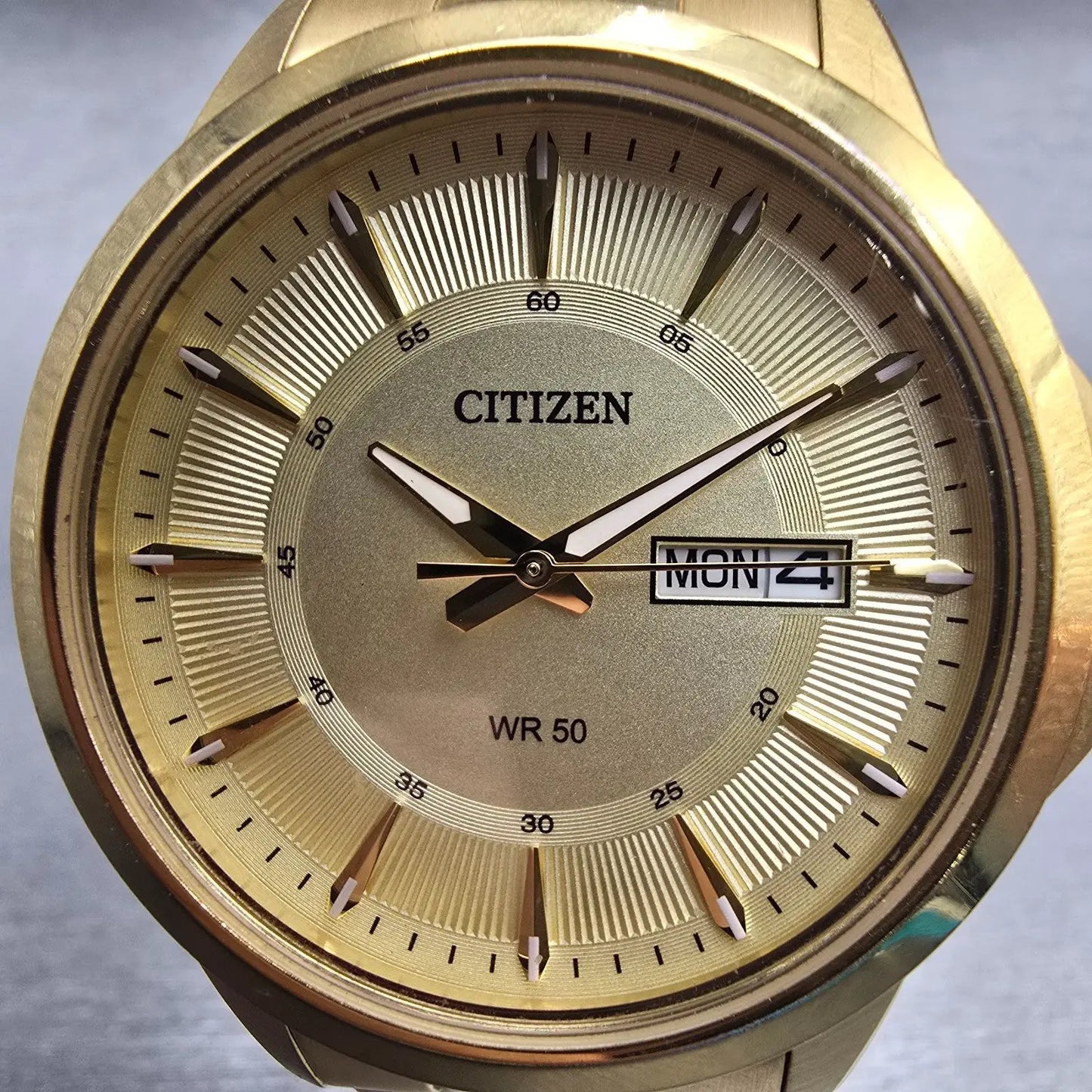 Citizen Watch Men 41mm Gold Dial Gold Tone Daydate Round 1502-S097835 New Batt1