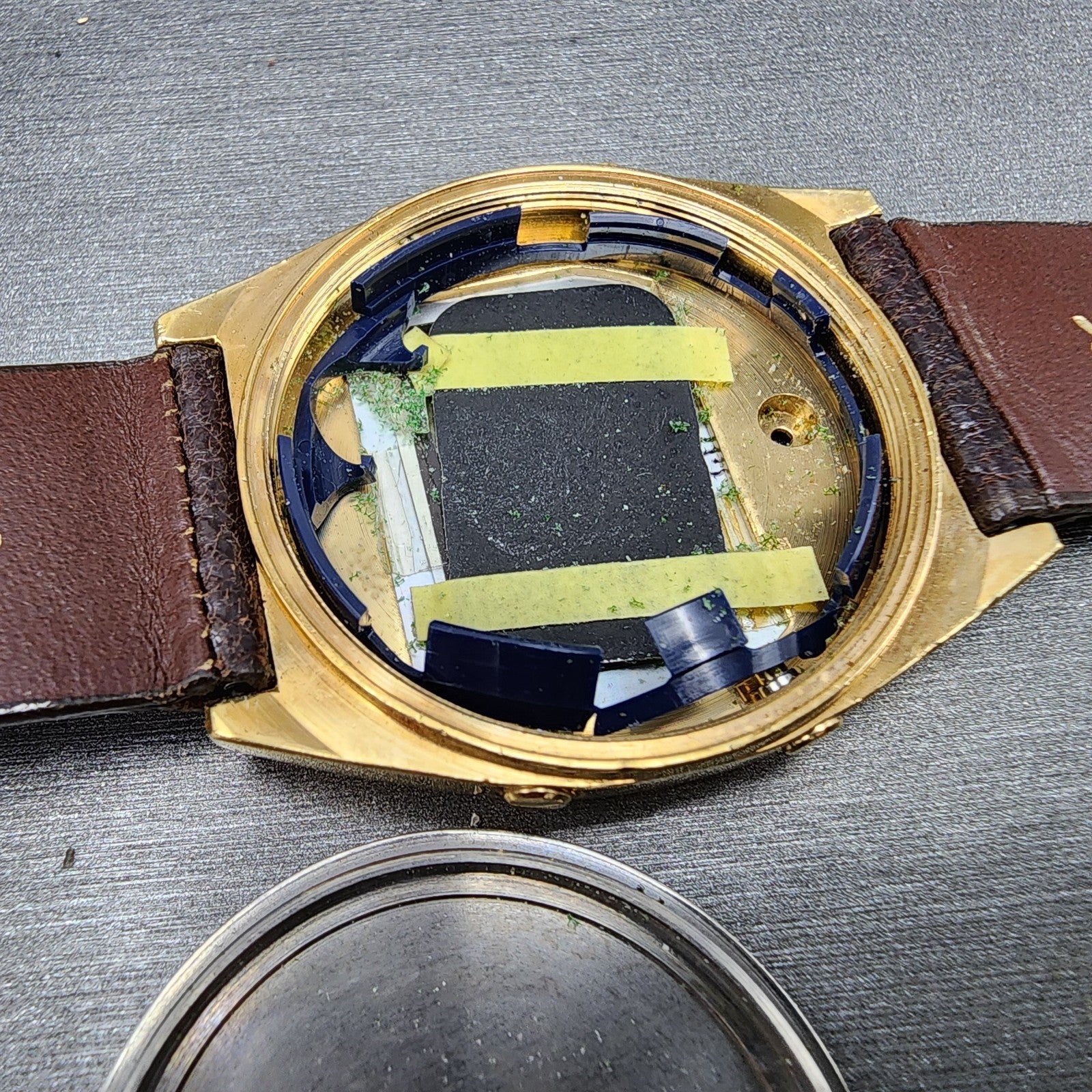 Seiko Digital Watch Men Gold Tone SAMPLE A2575009 NO MOVEMENT PARTS13
