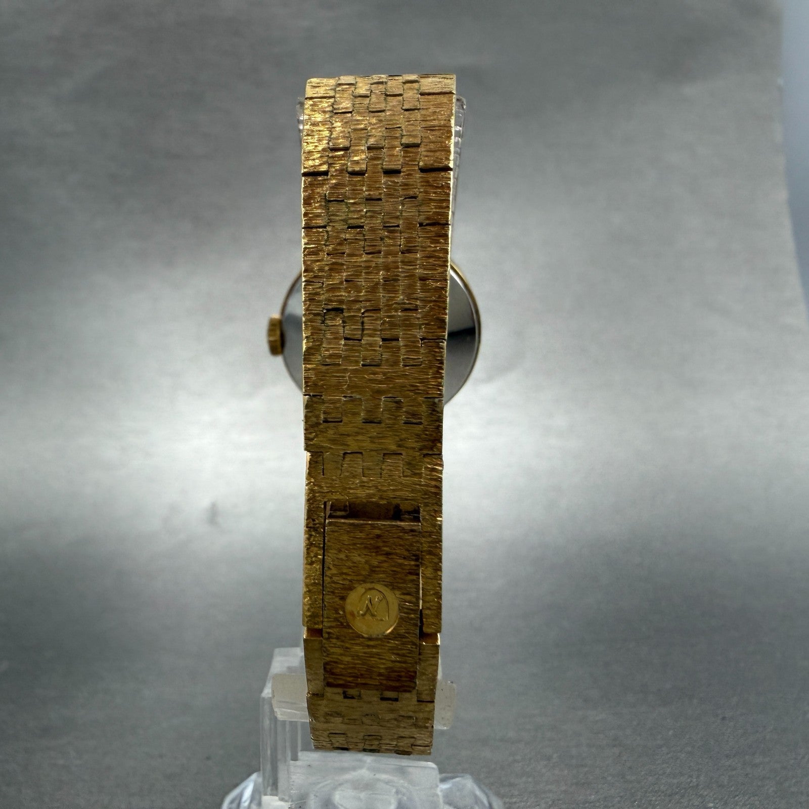 Nivada Monalisa Watch Women 24mm Gold Dial Gold Tone Date manual Wind Runs VTG7